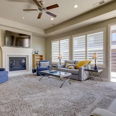 Sleek Home Patio, Gas Grill And Access To Pool